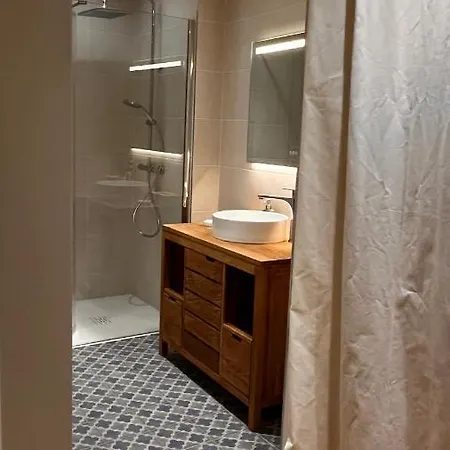 La Plonploniere بيت ضيافة